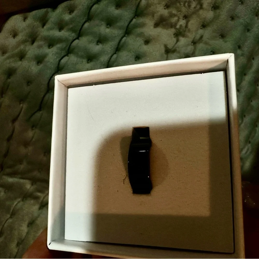 Health ring tracker, size 6, in black